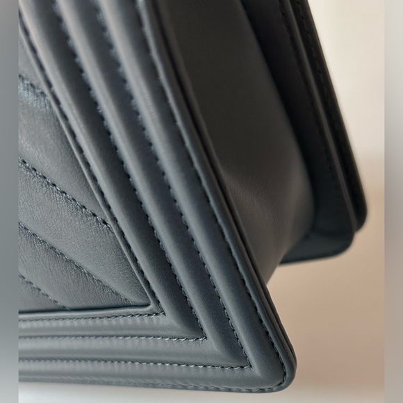 CHANEL Chevron Small Boy - Picture 11 of 14